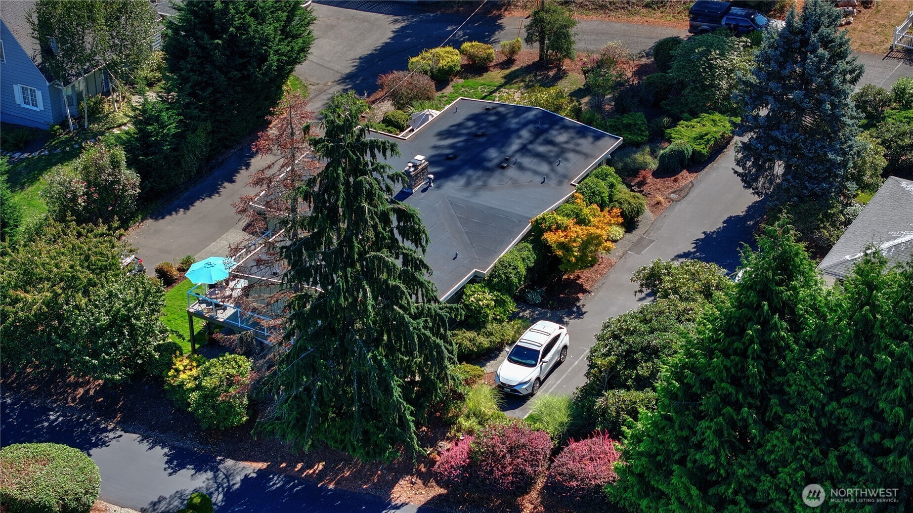 6205 Soundview Drive Property Photo 39