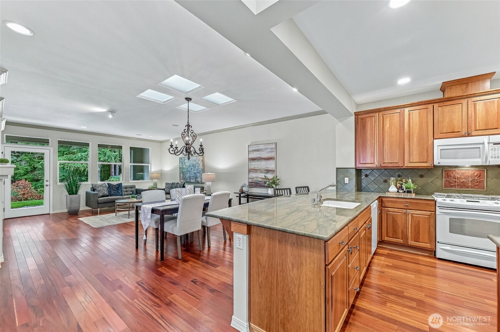 12114 Big Leaf Way Property Photo 5