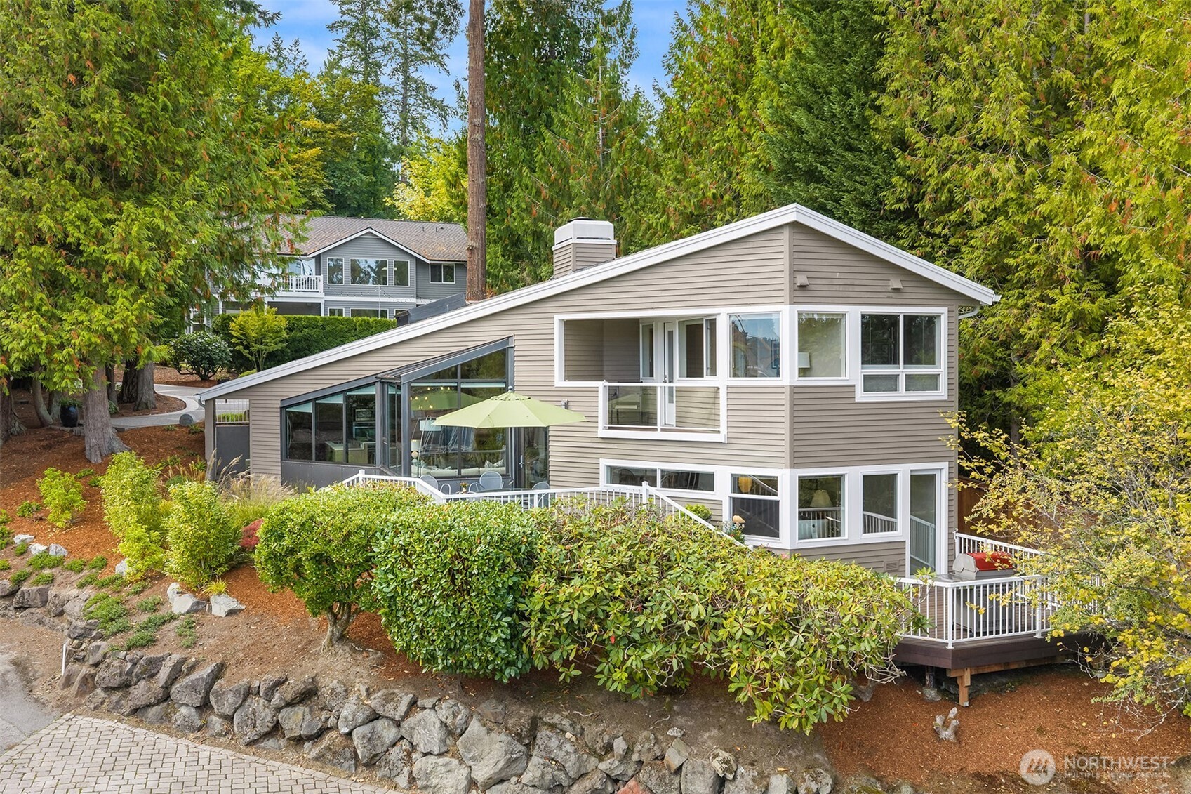 2604 W Lake Sammamish Parkway Property Photo 2