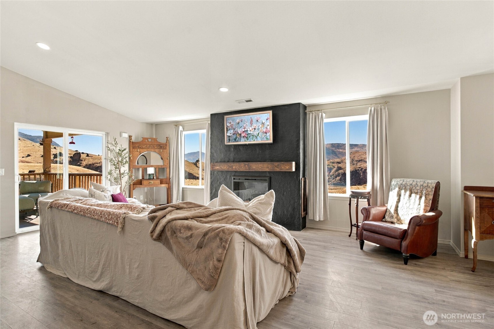 70 Hill Range Lane Property Photo 6