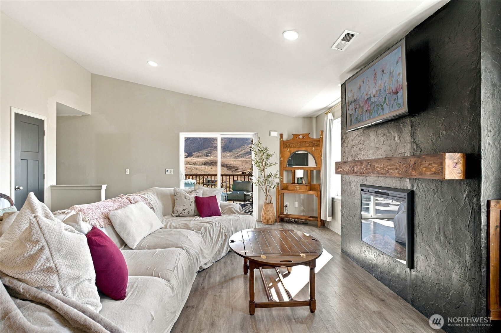 70 Hill Range Lane Property Photo 8