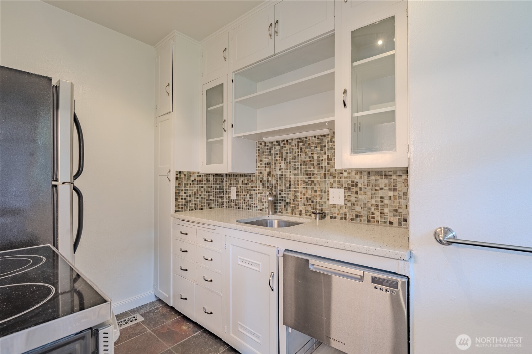 306 E 12th Street C Property Photo 14