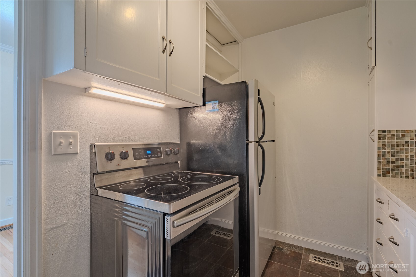 306 E 12th Street C Property Photo 15