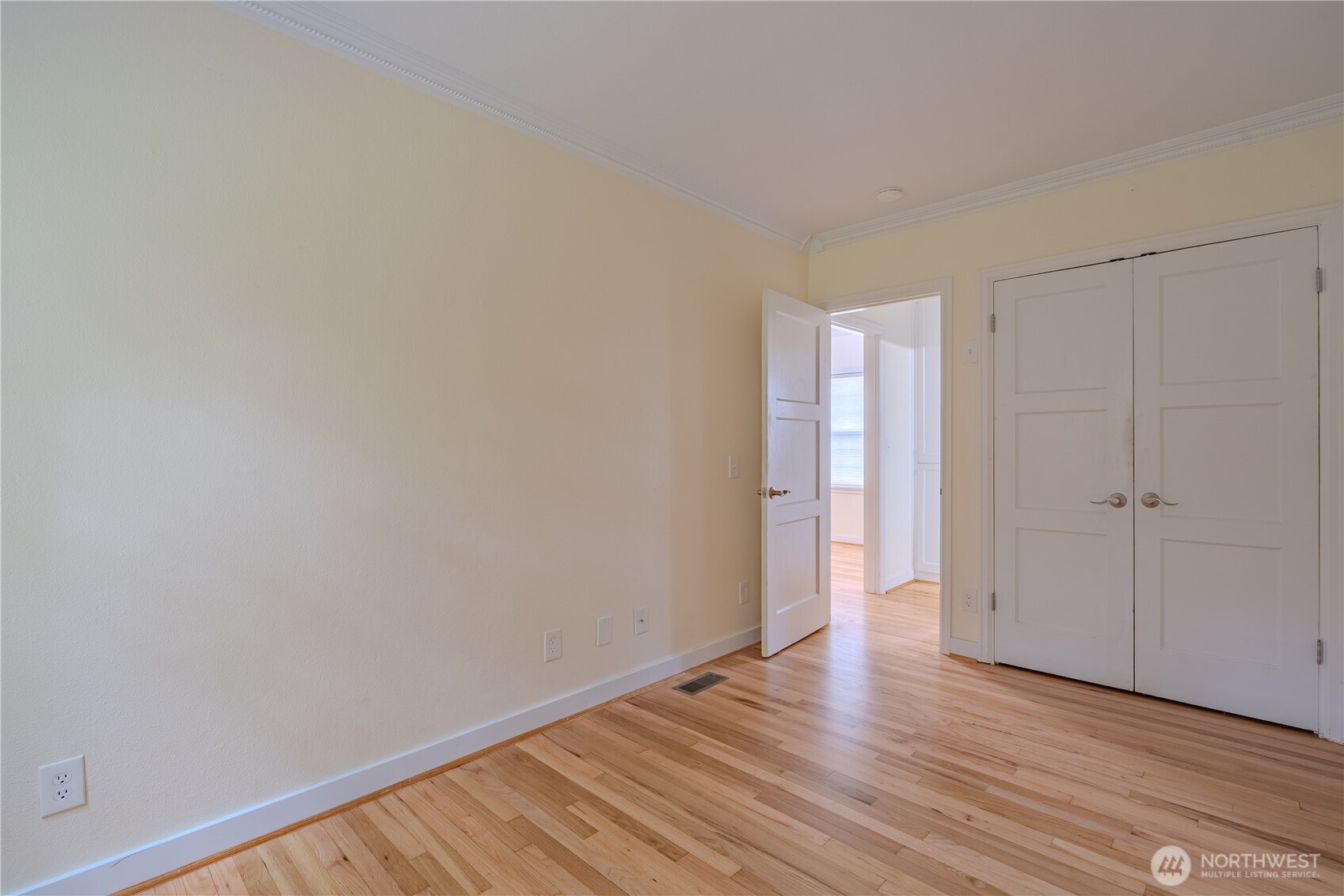 306 E 12th Street C Property Photo 18
