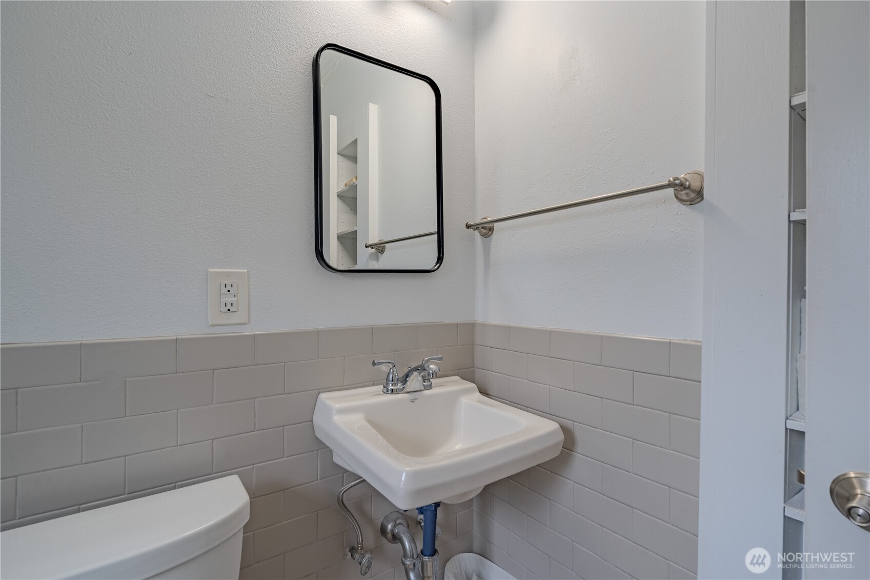 306 E 12th Street C Property Photo 23