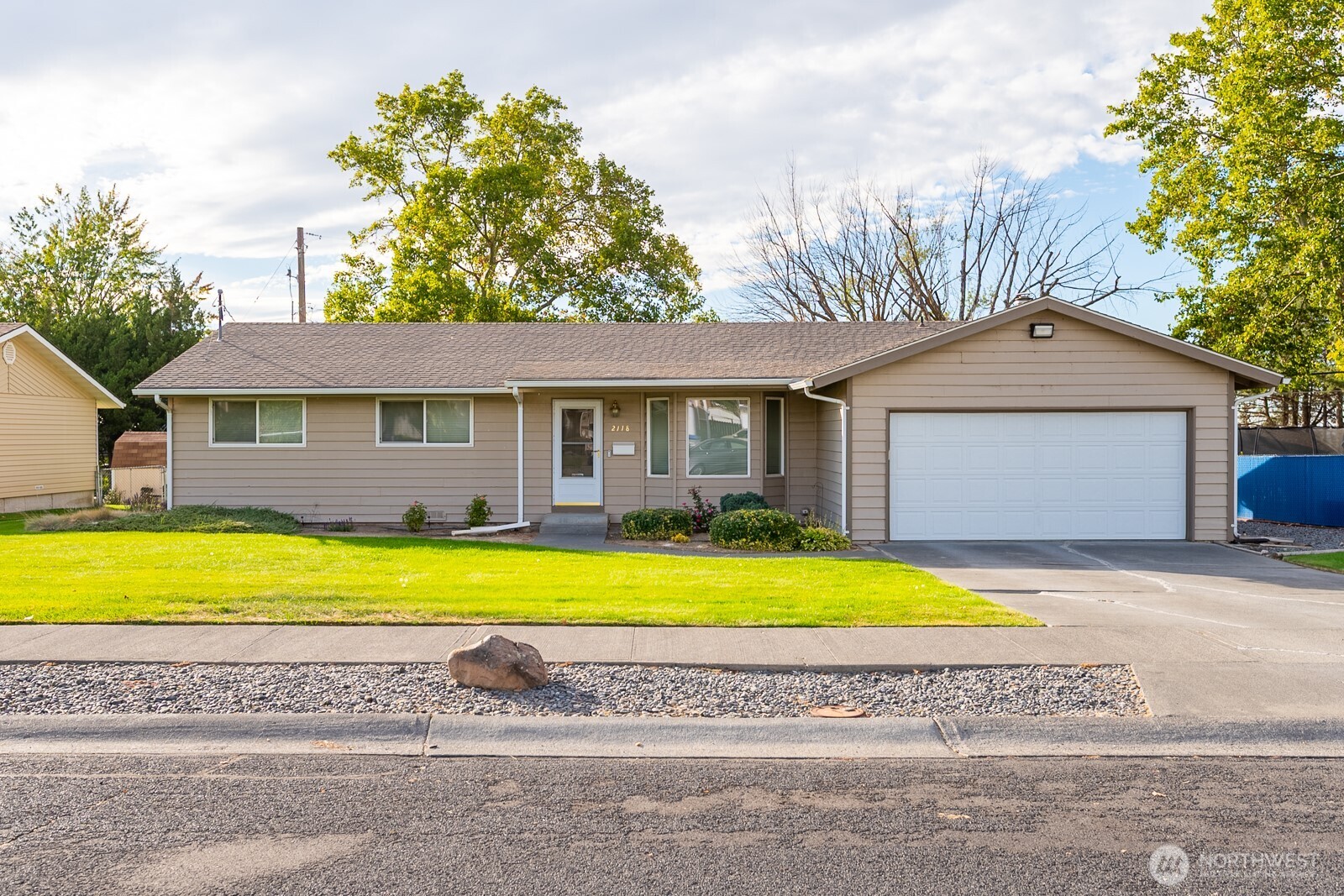 2118 S Crestmont Drive Property Photo 1