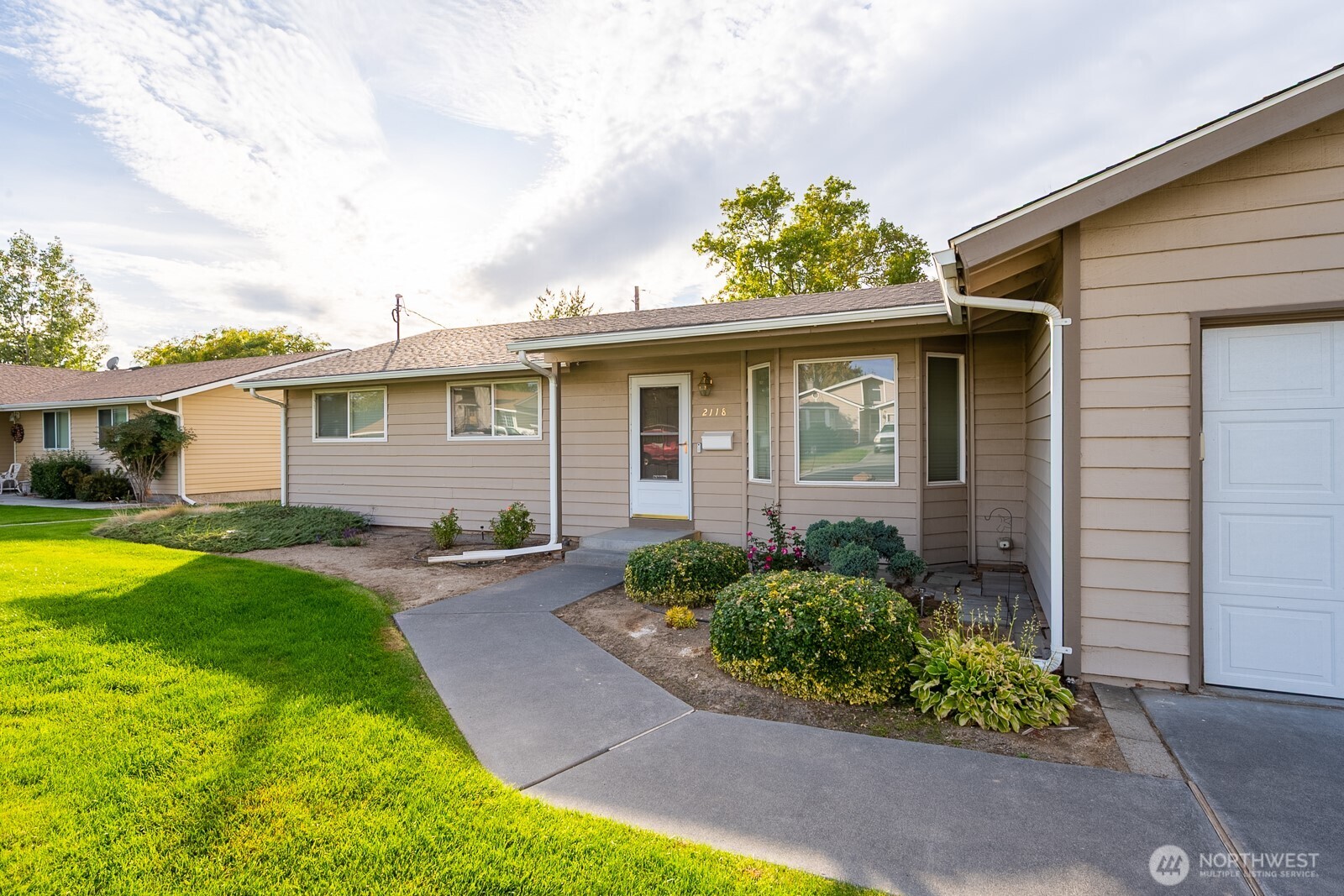 2118 S Crestmont Drive Property Photo 3