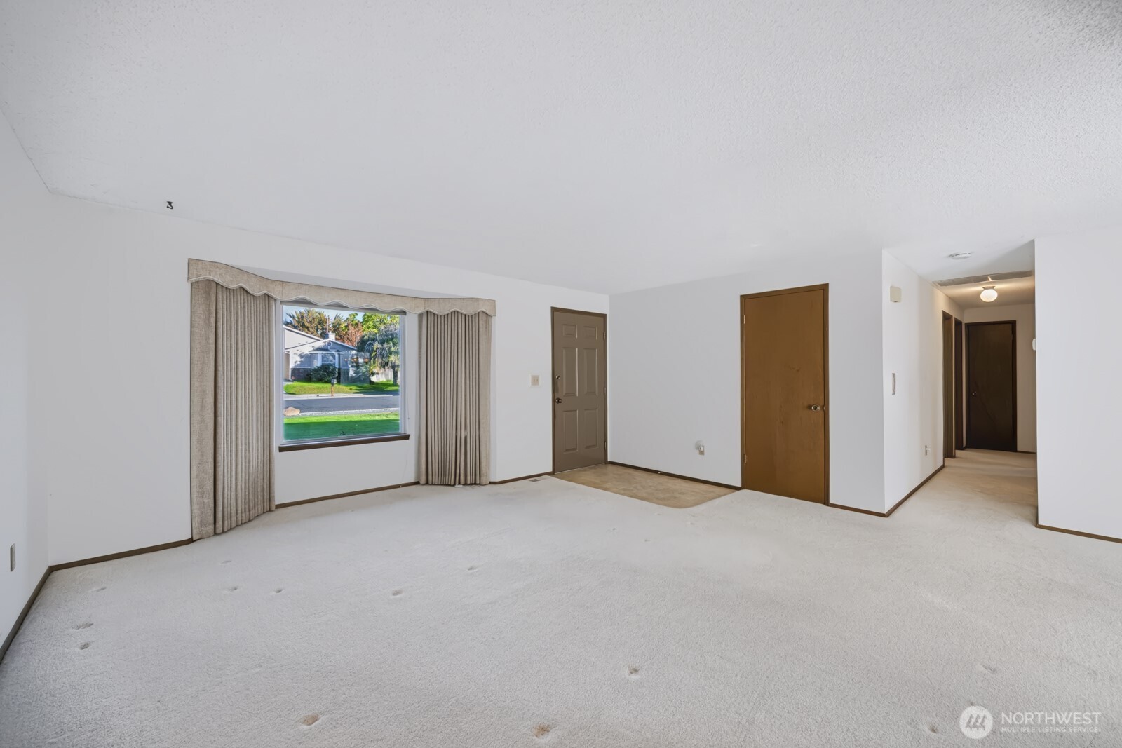 2118 S Crestmont Drive Property Photo 4