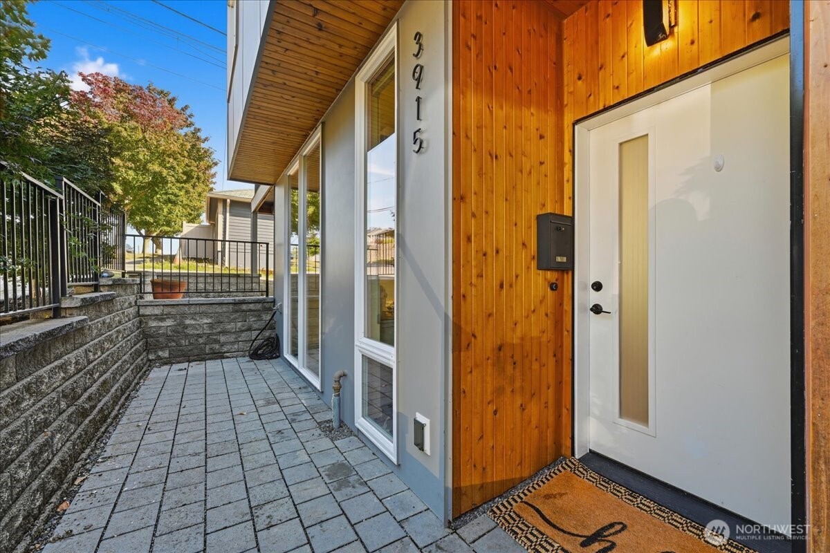 3915 Sw Genesee Street Property Photo 1