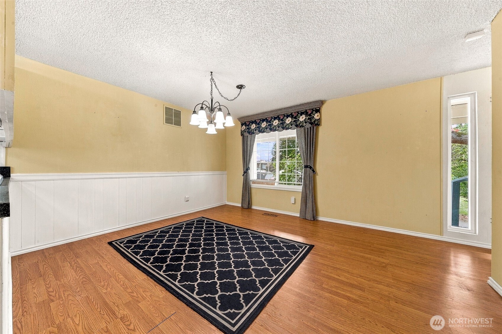 28807 20th Place Property Photo 9