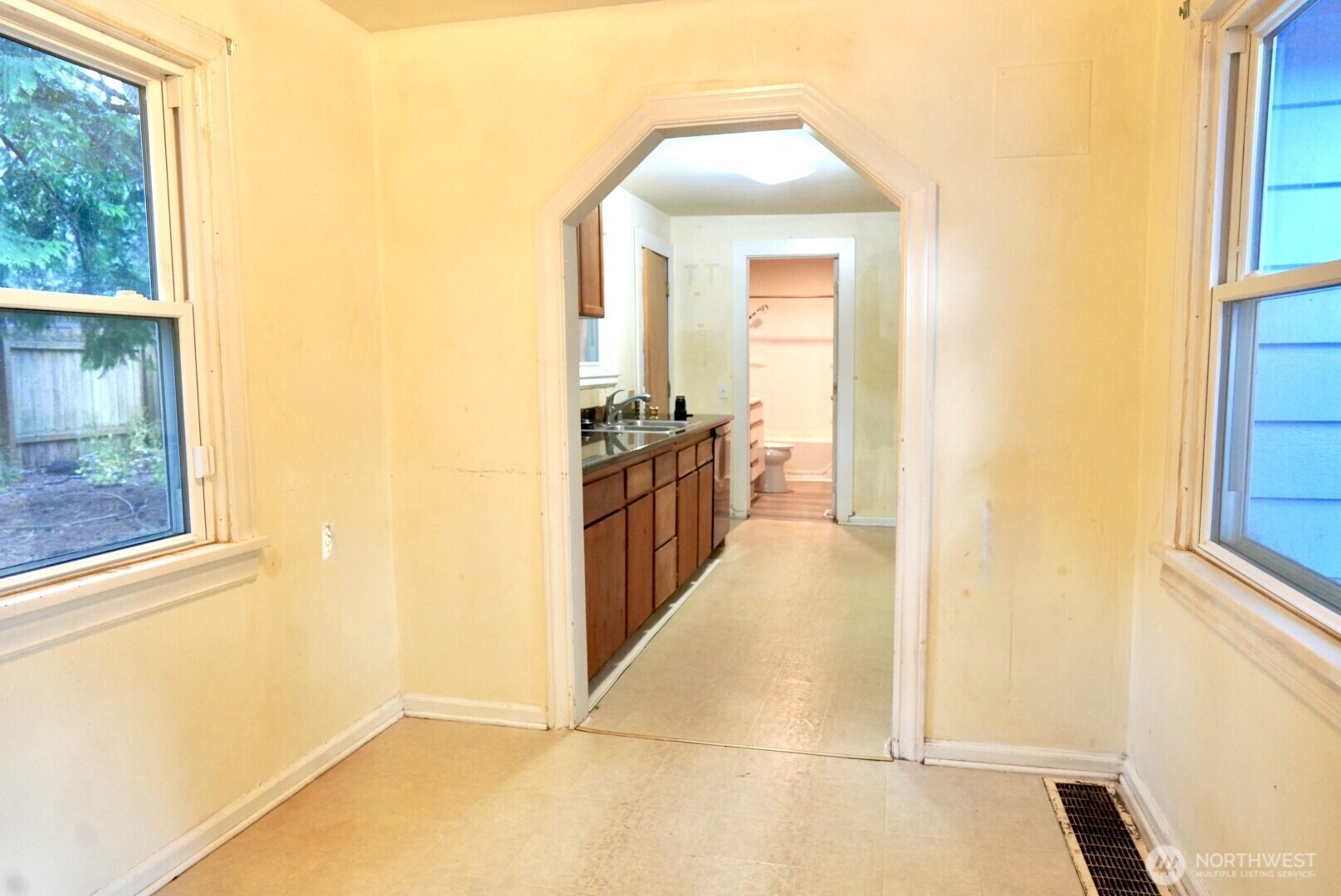 14040 Ashworth Avenue Property Photo 6
