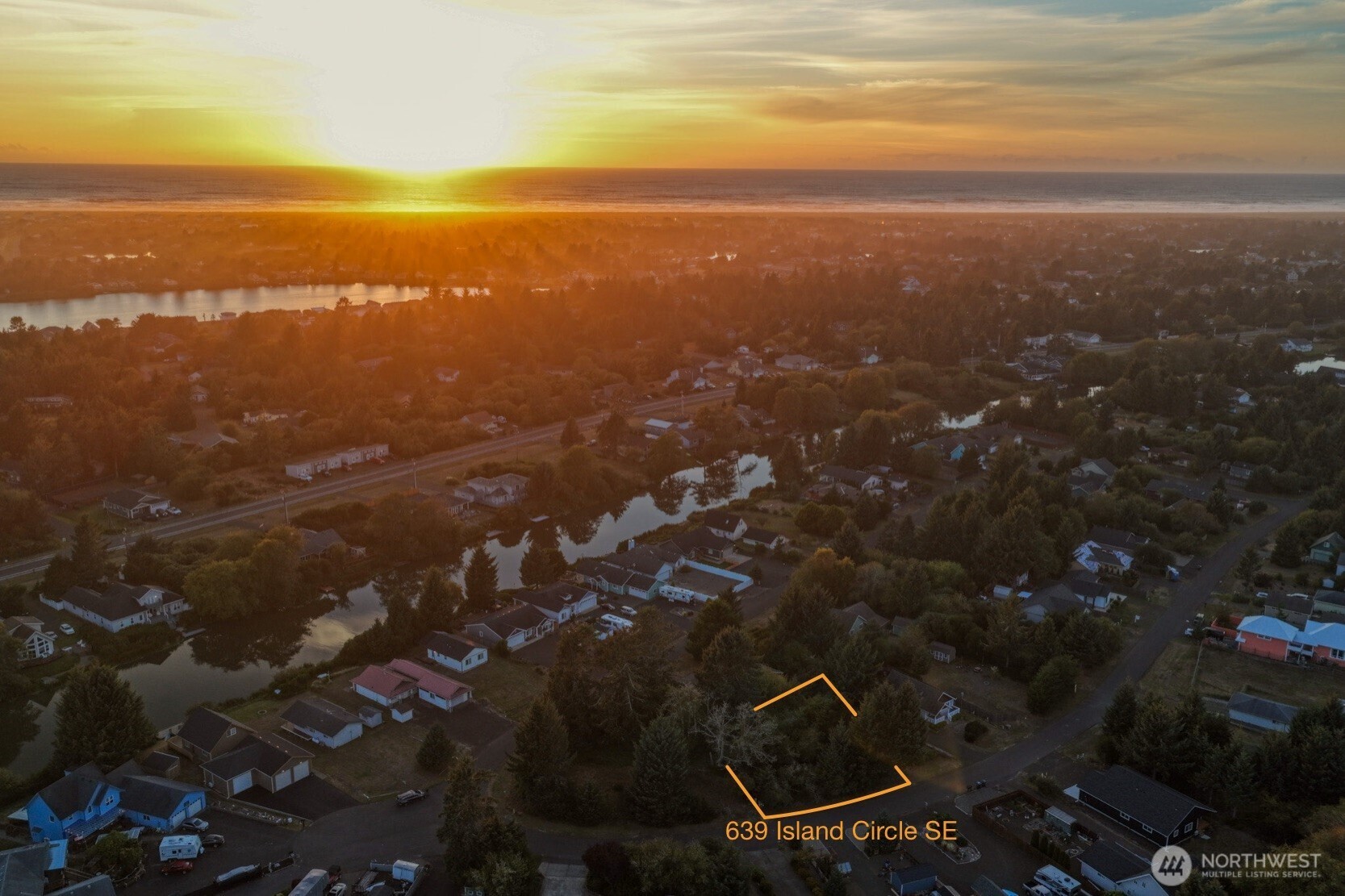 668 Island Circle Property Photo 1