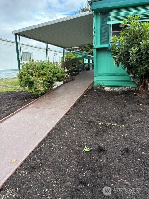 308 Laird Place Property Photo 3