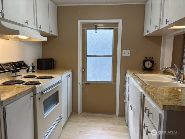 308 Laird Place Property Photo 14