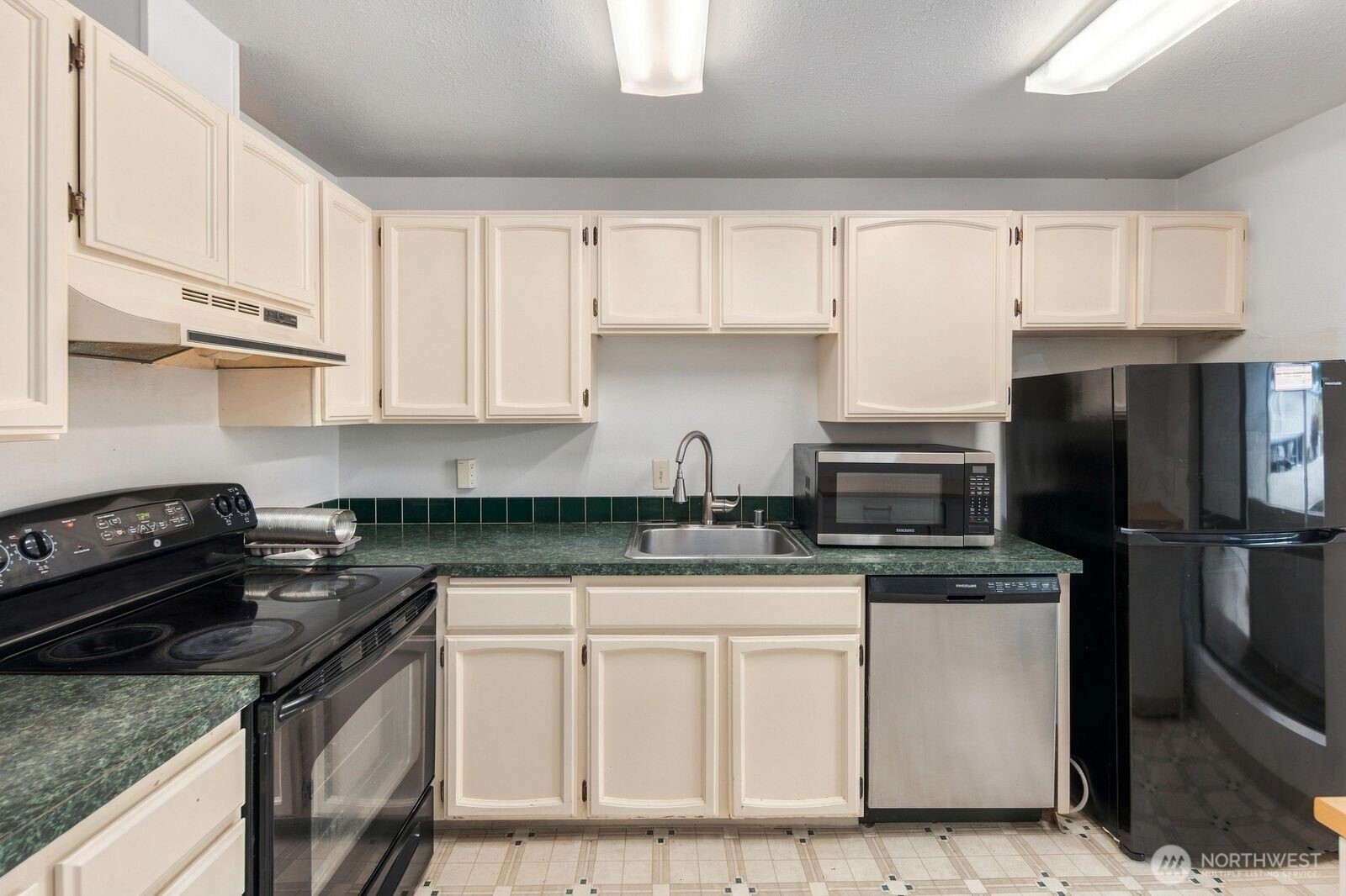 1622 103rd Place L3 Property Photo 18