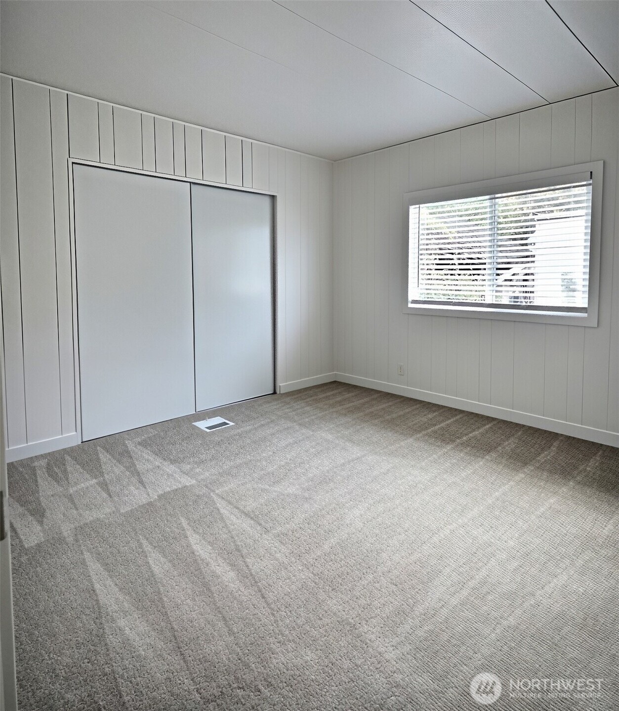 15401 Washington Avenue 3 Property Photo 10