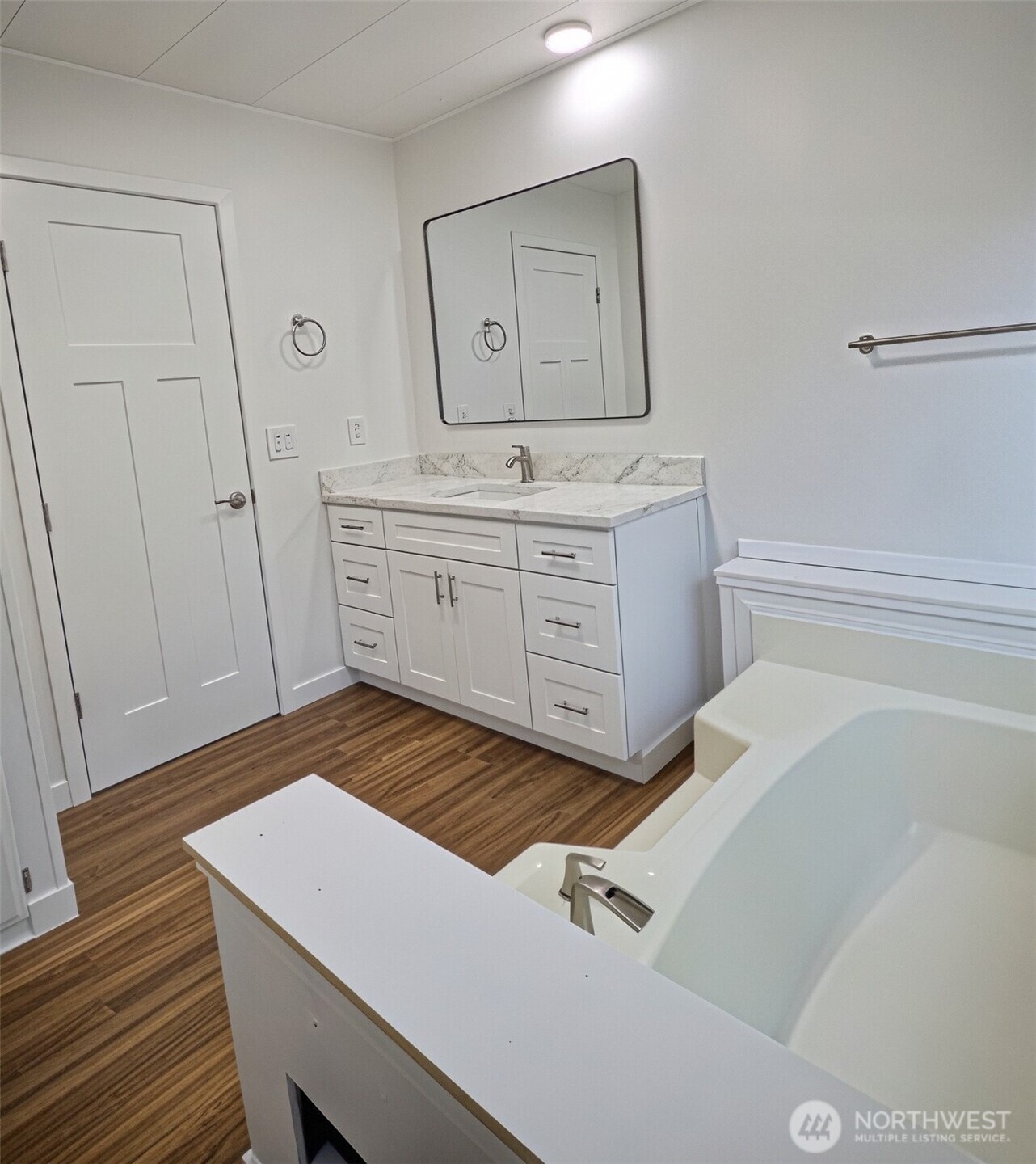 15401 Washington Avenue 3 Property Photo 11