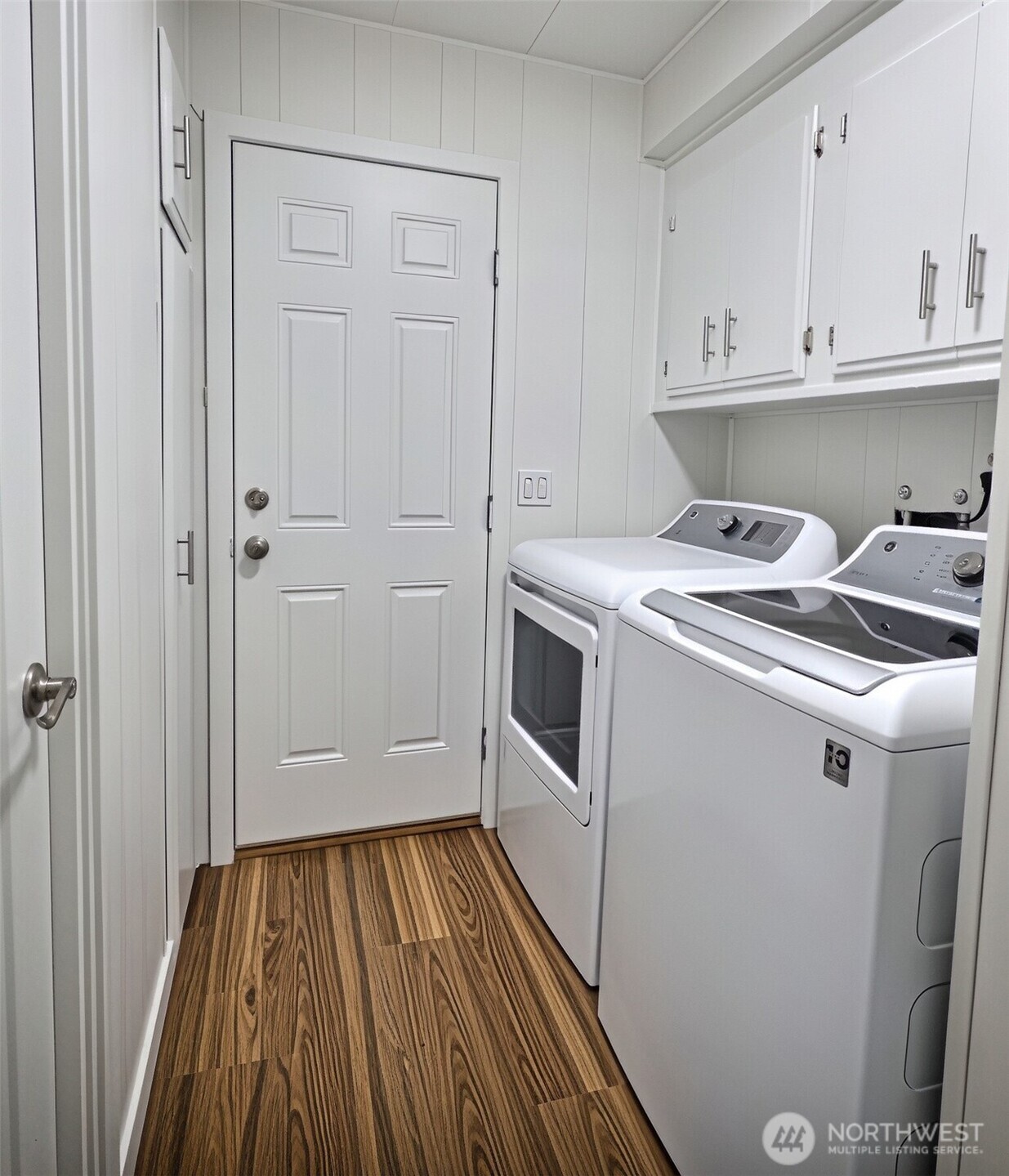 15401 Washington Avenue 3 Property Photo 14