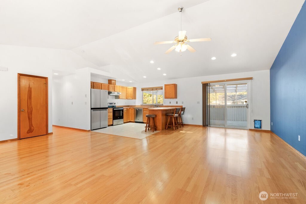 878 Mount Olympus Avenue Property Photo 3