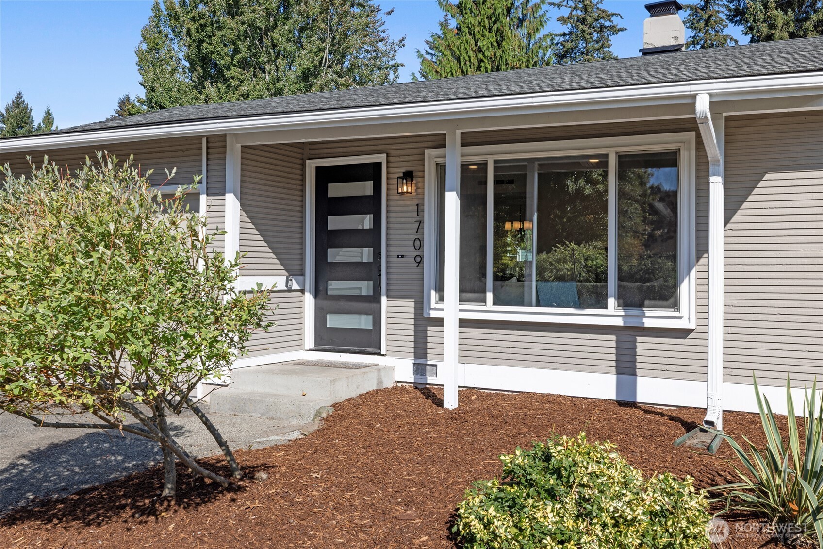 1709 36th Street Property Photo 2
