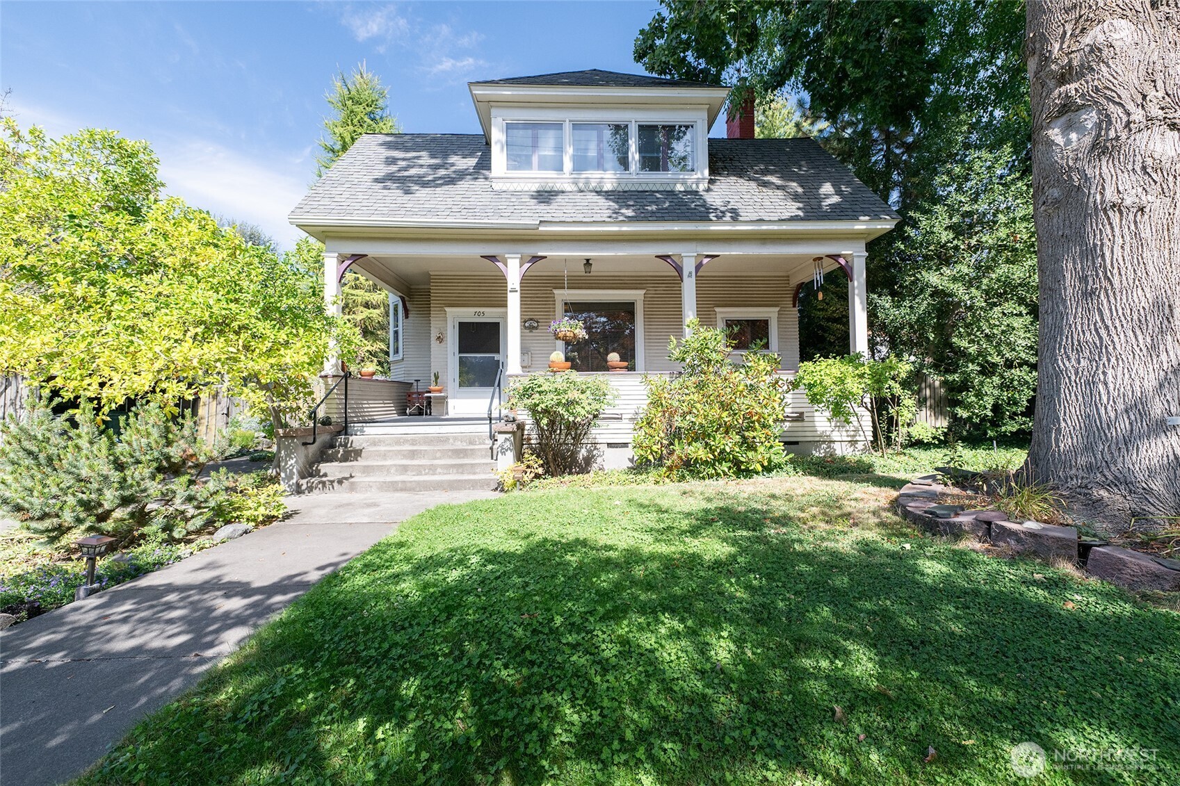 705 Boyer Avenue Property Photo 1