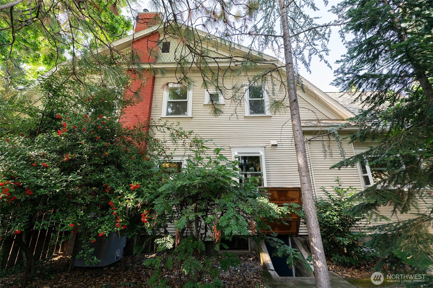 705 Boyer Avenue Property Photo 3