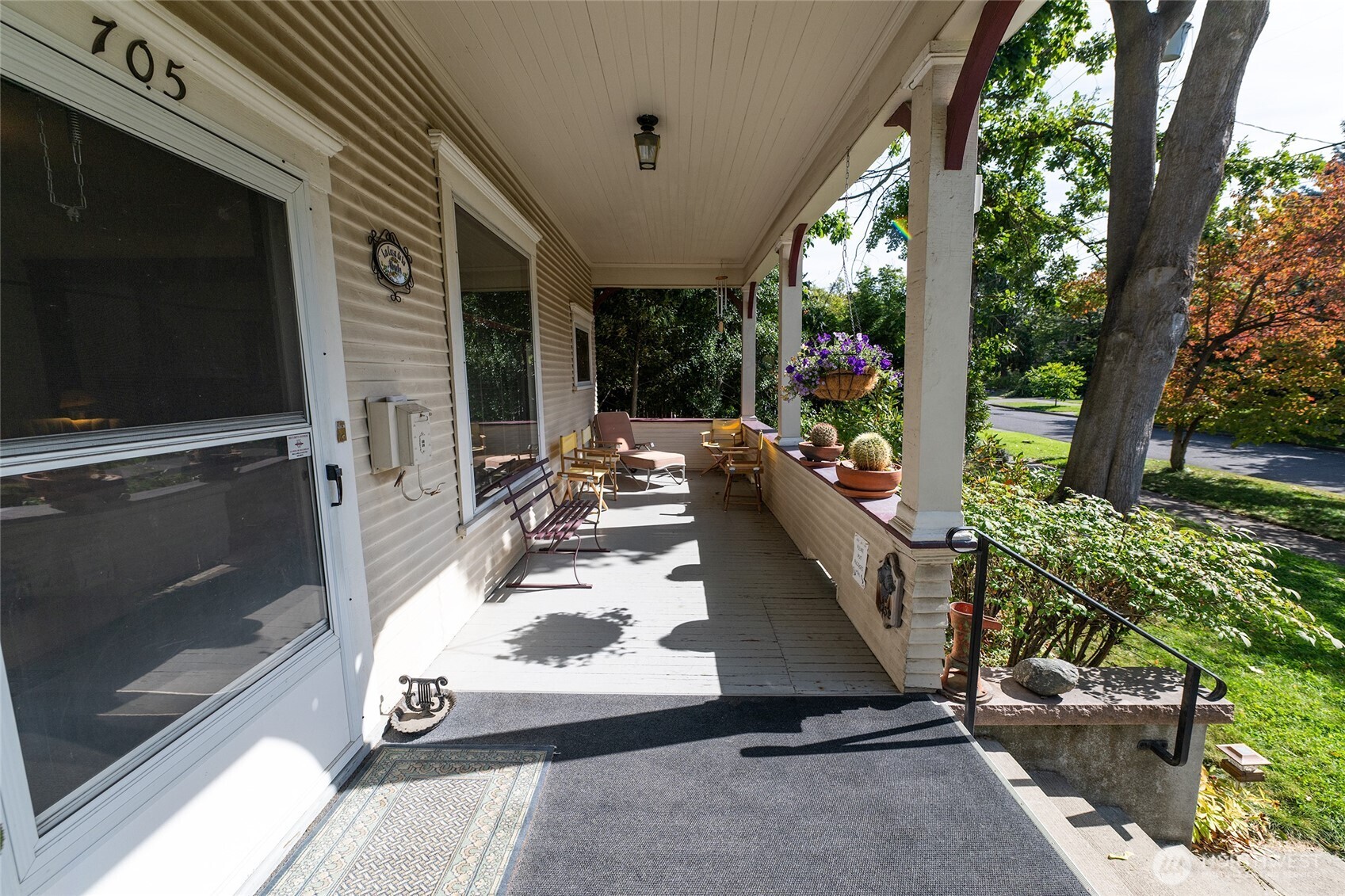 705 Boyer Avenue Property Photo 6