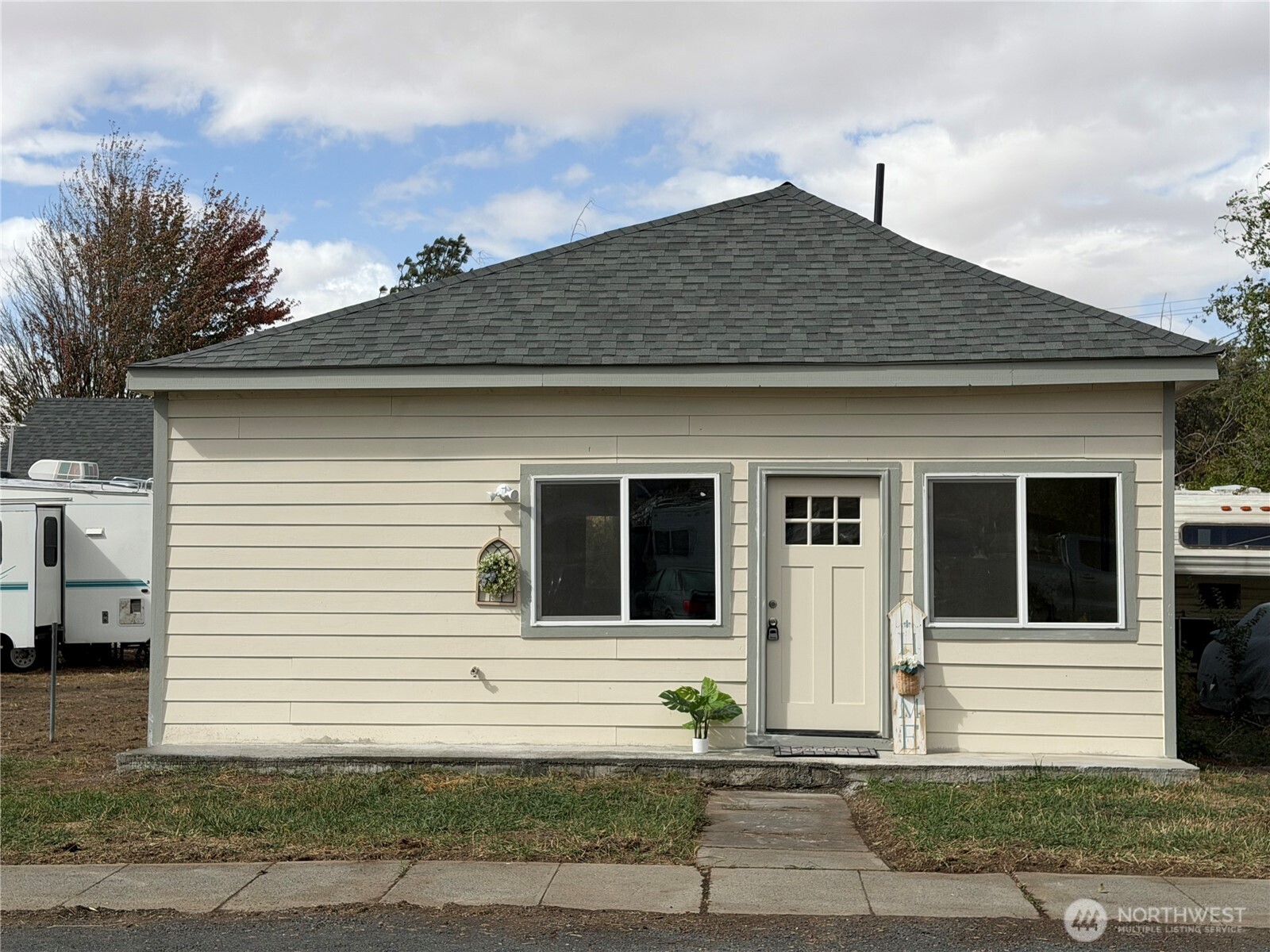 108 W Cherry Avenue Property Photo 2