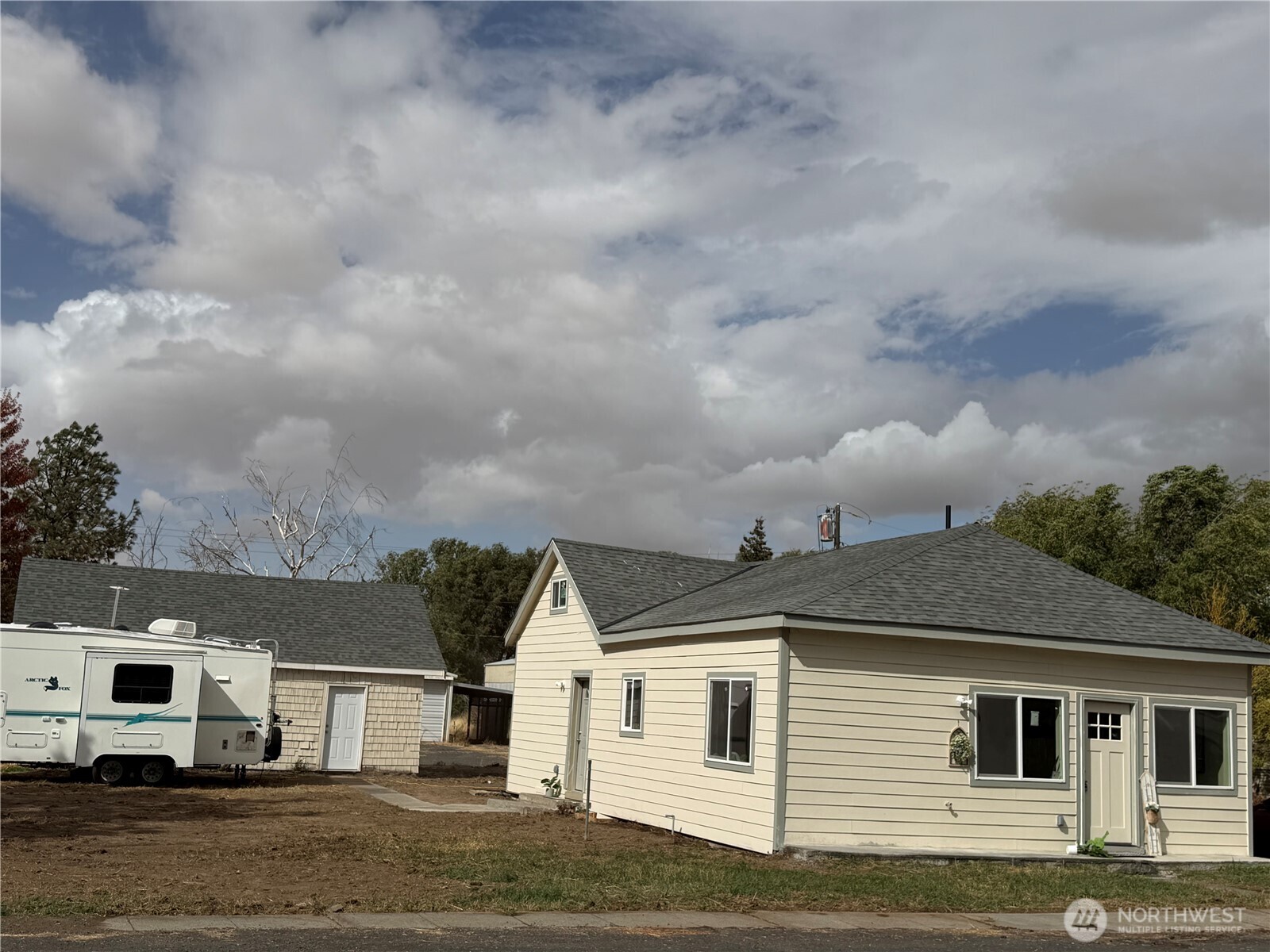 108 W Cherry Avenue Property Photo 3