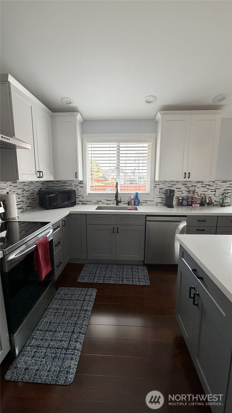 5204 59th Place Property Photo 2
