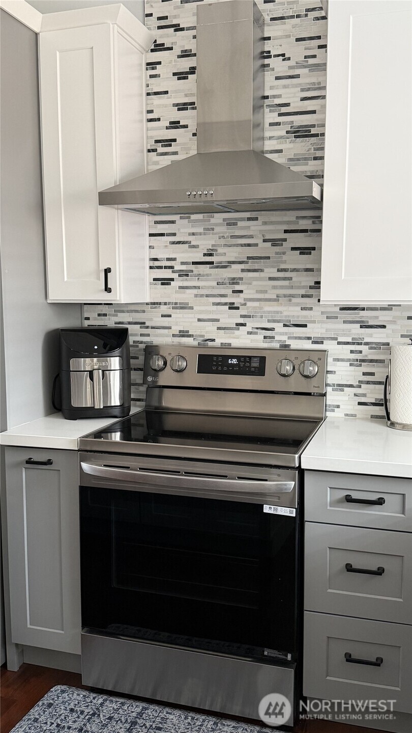 5204 59th Place Property Photo 3