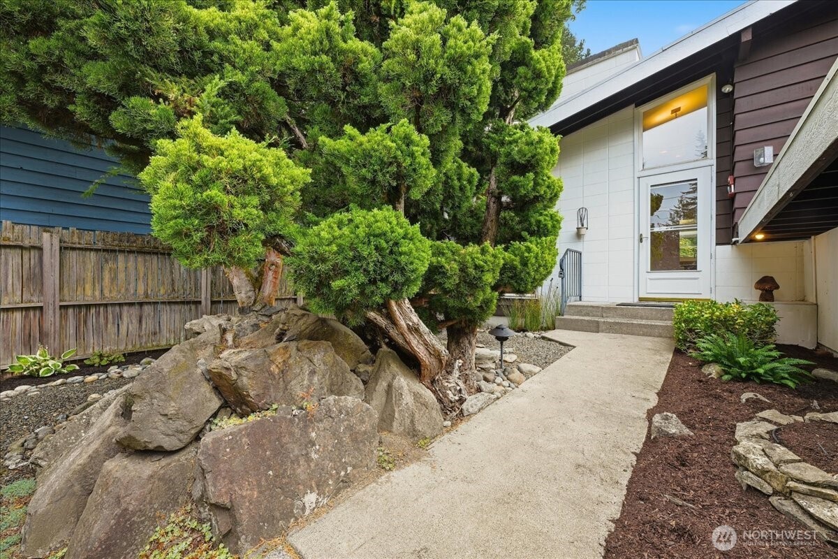 14036 17th Avenue Property Photo 3
