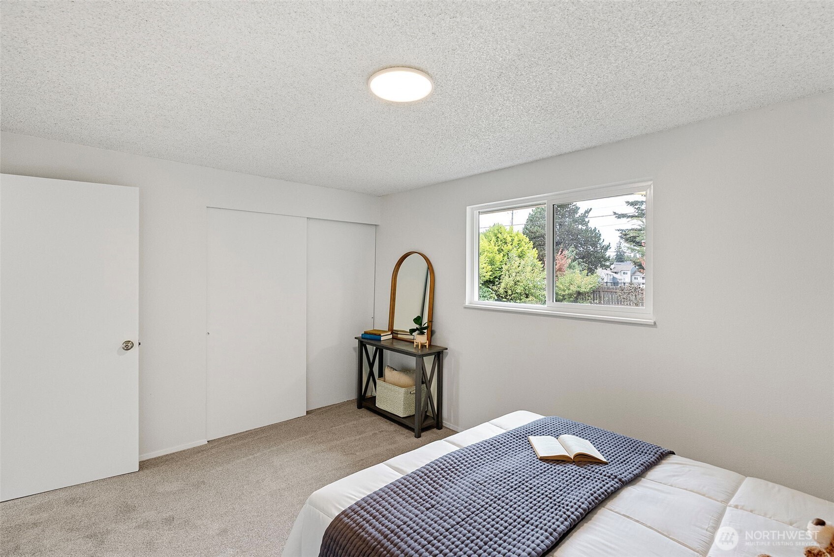 1216 N Woodlawn Street Property Photo 15