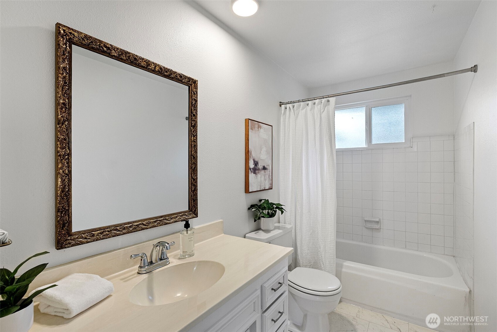 1216 N Woodlawn Street Property Photo 16