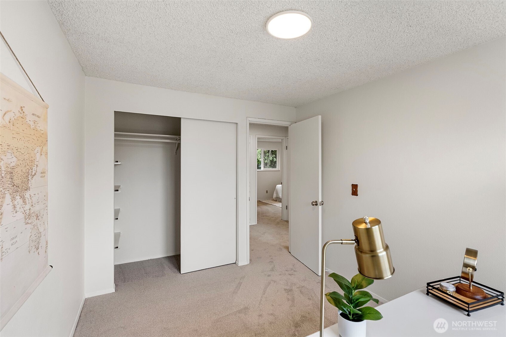 1216 N Woodlawn Street Property Photo 18