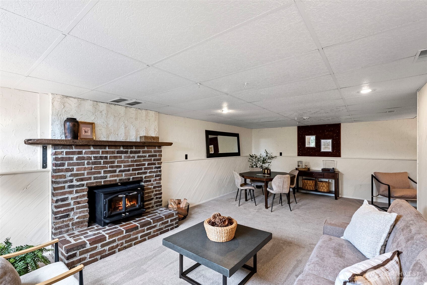 1216 N Woodlawn Street Property Photo 22