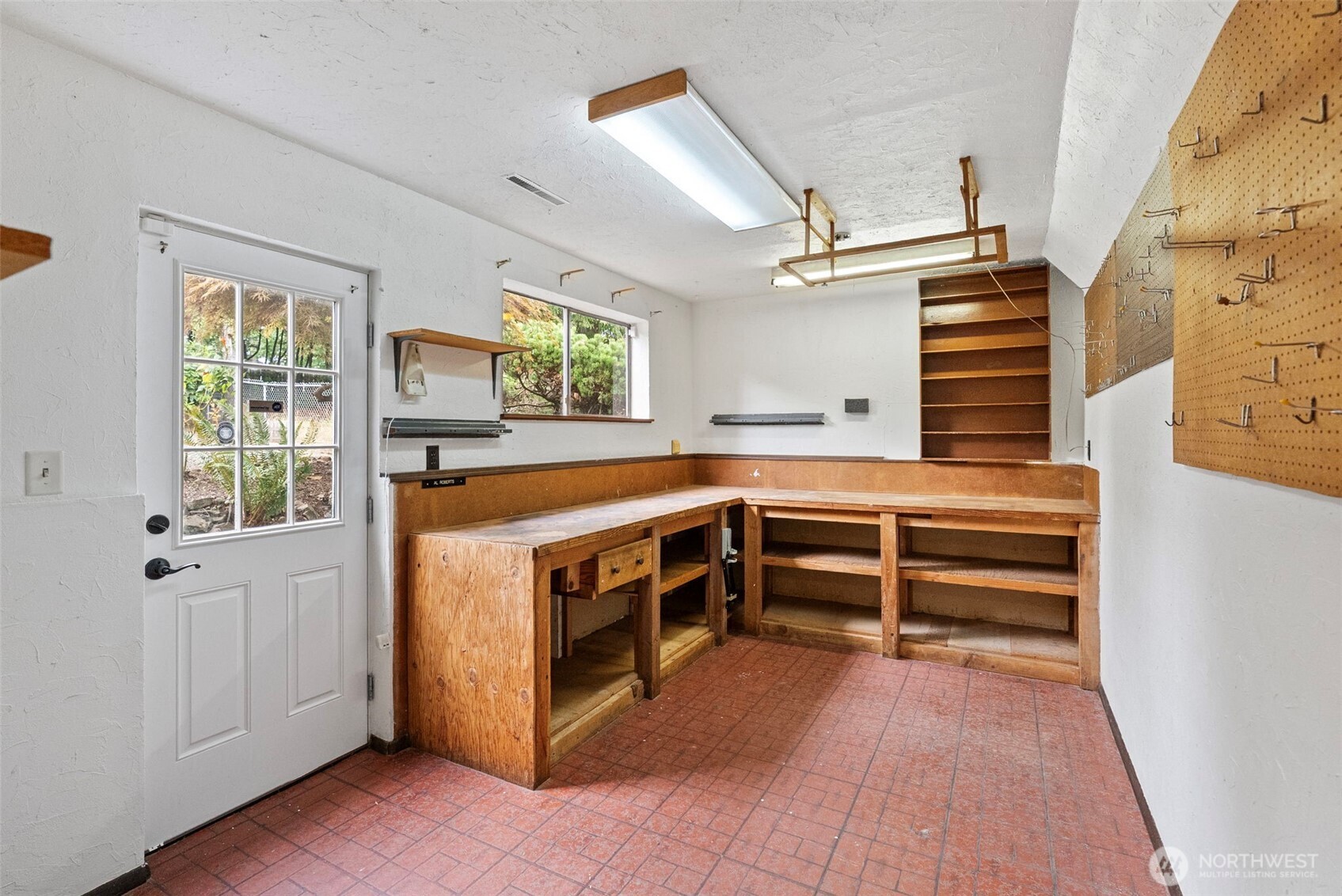 1216 N Woodlawn Street Property Photo 25