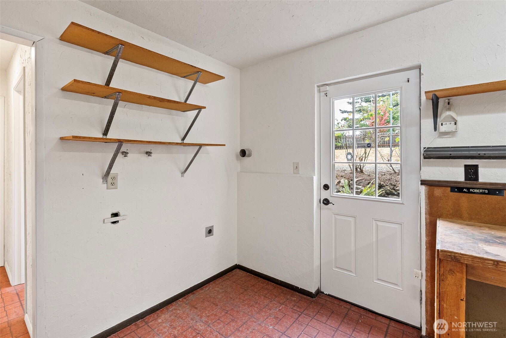 1216 N Woodlawn Street Property Photo 26