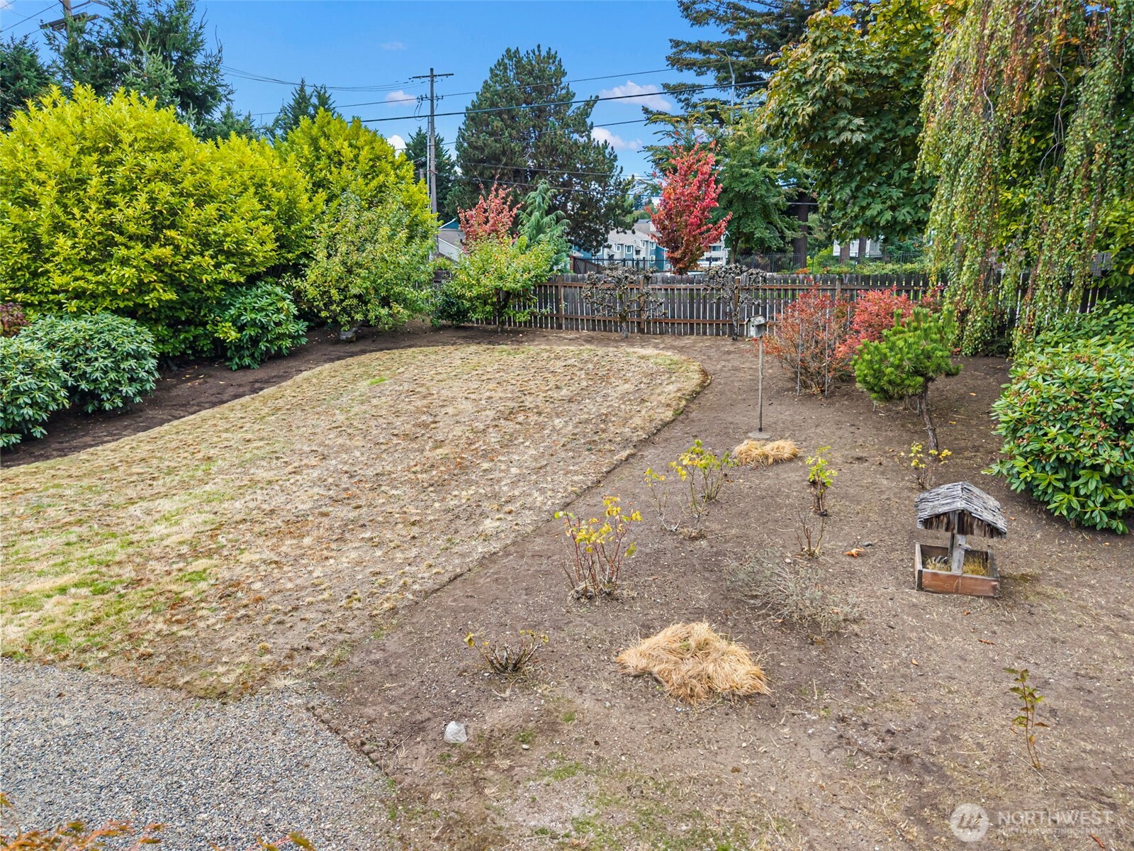 1216 N Woodlawn Street Property Photo 31