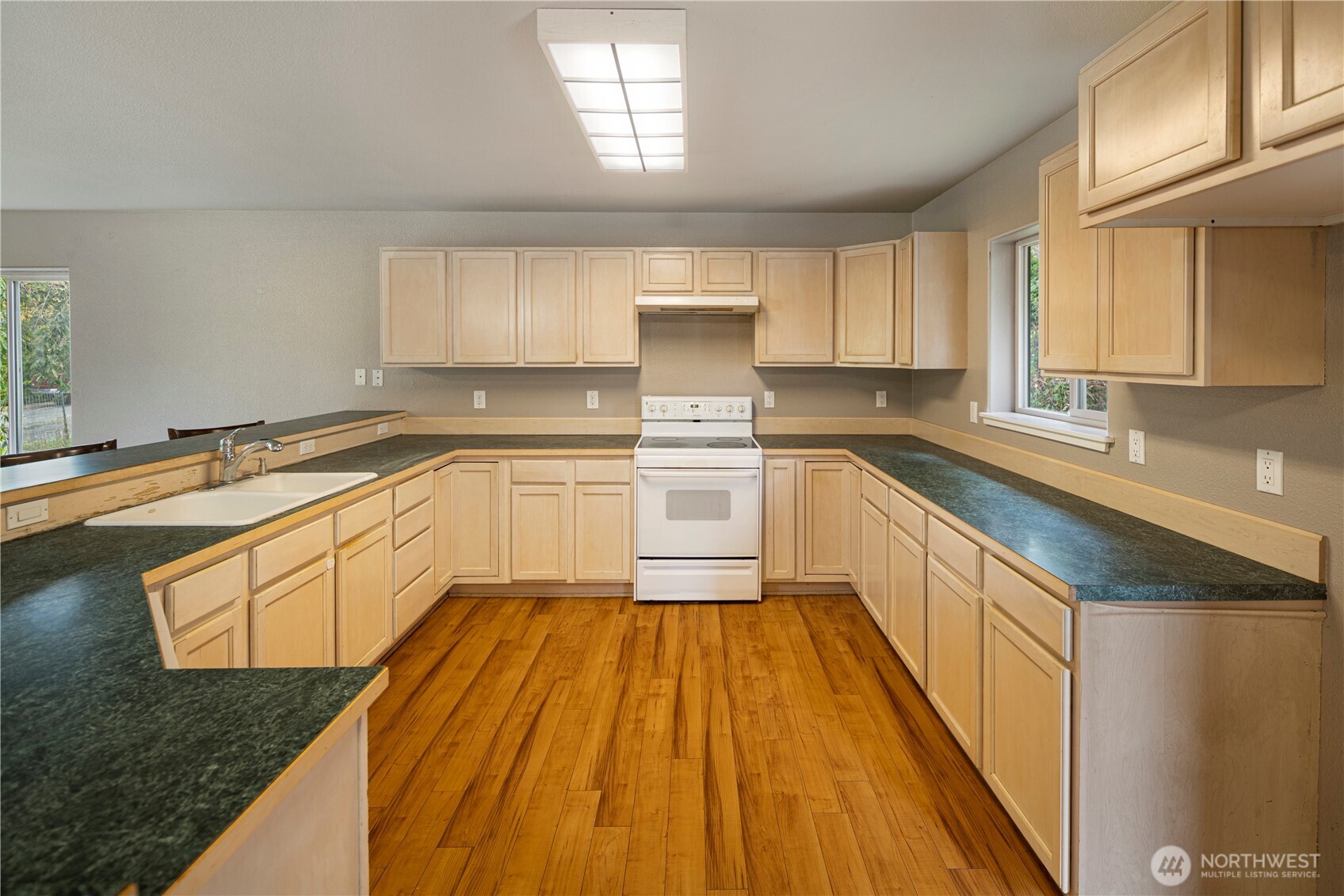 782 Nash Street Property Photo 5