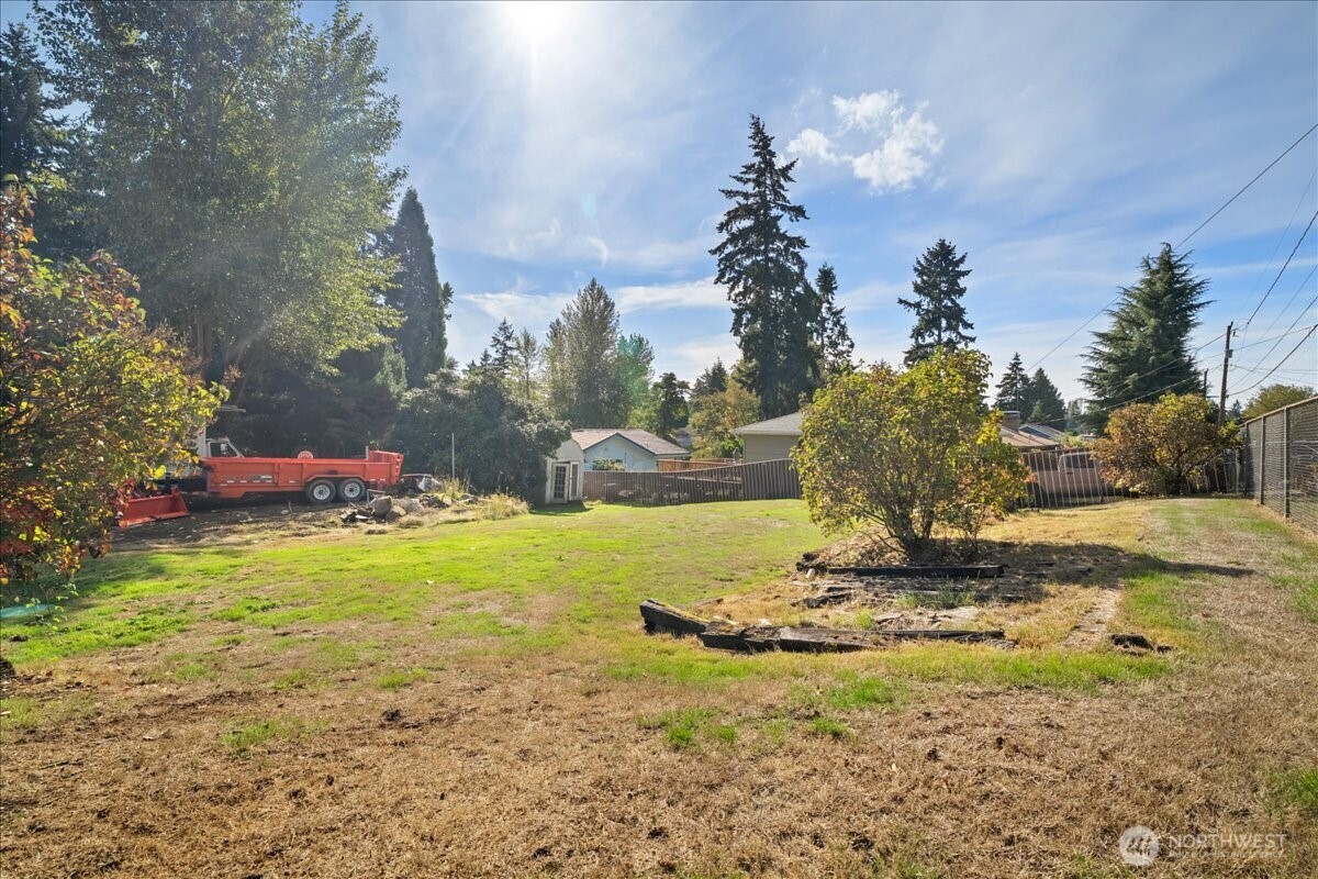 12005 5th Avenue Property Photo 6