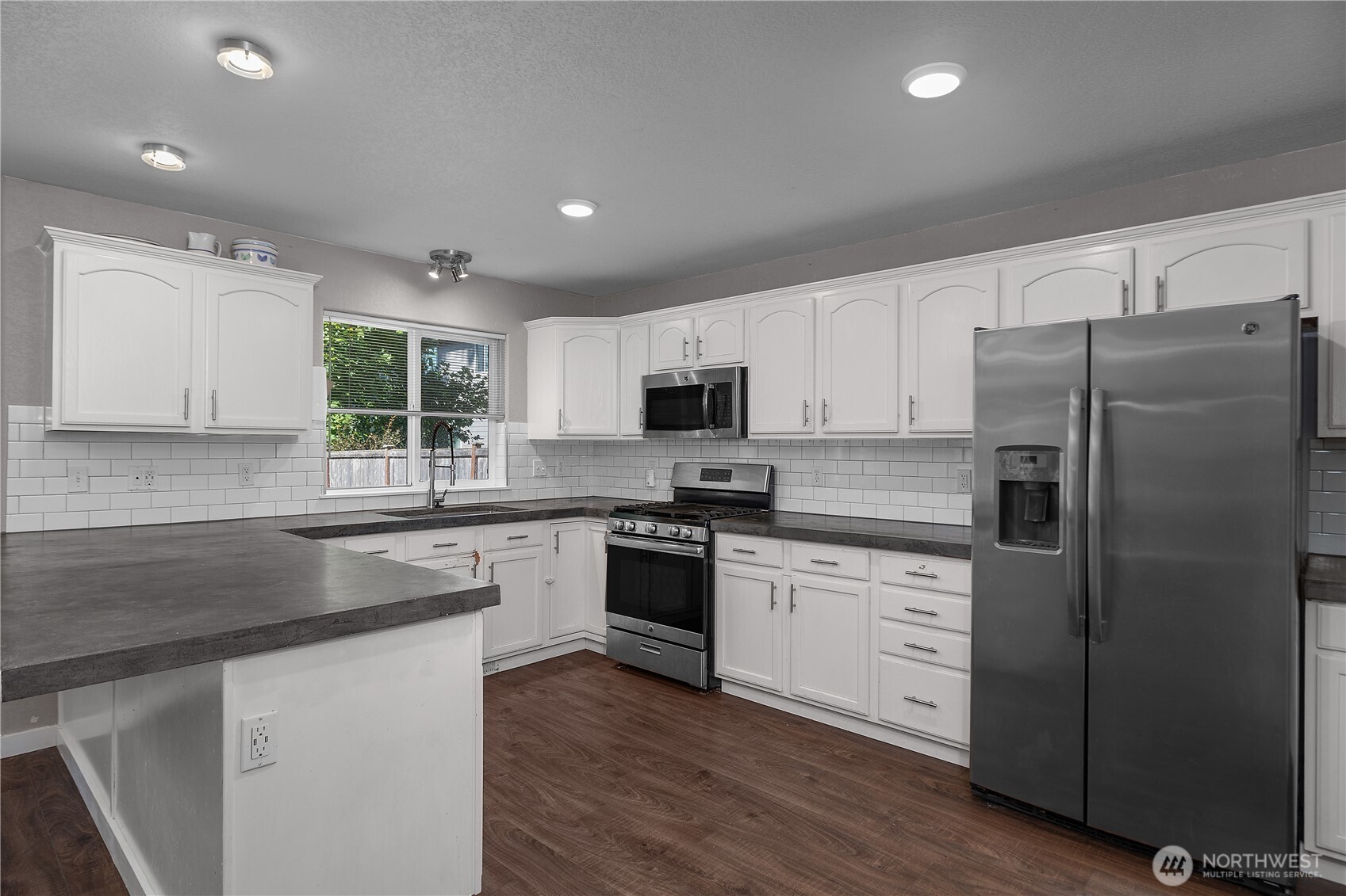 7135 Southwick Property Photo 8