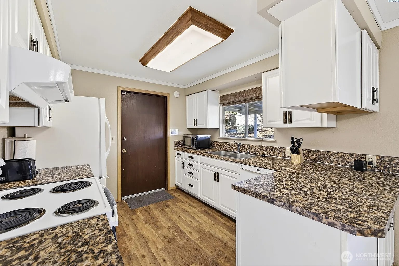 833 Taylor Street Property Photo 2