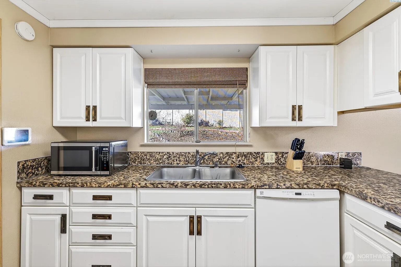 833 Taylor Street Property Photo 4