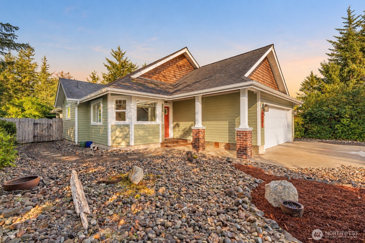 643 Woodland Loop Property Photo 1