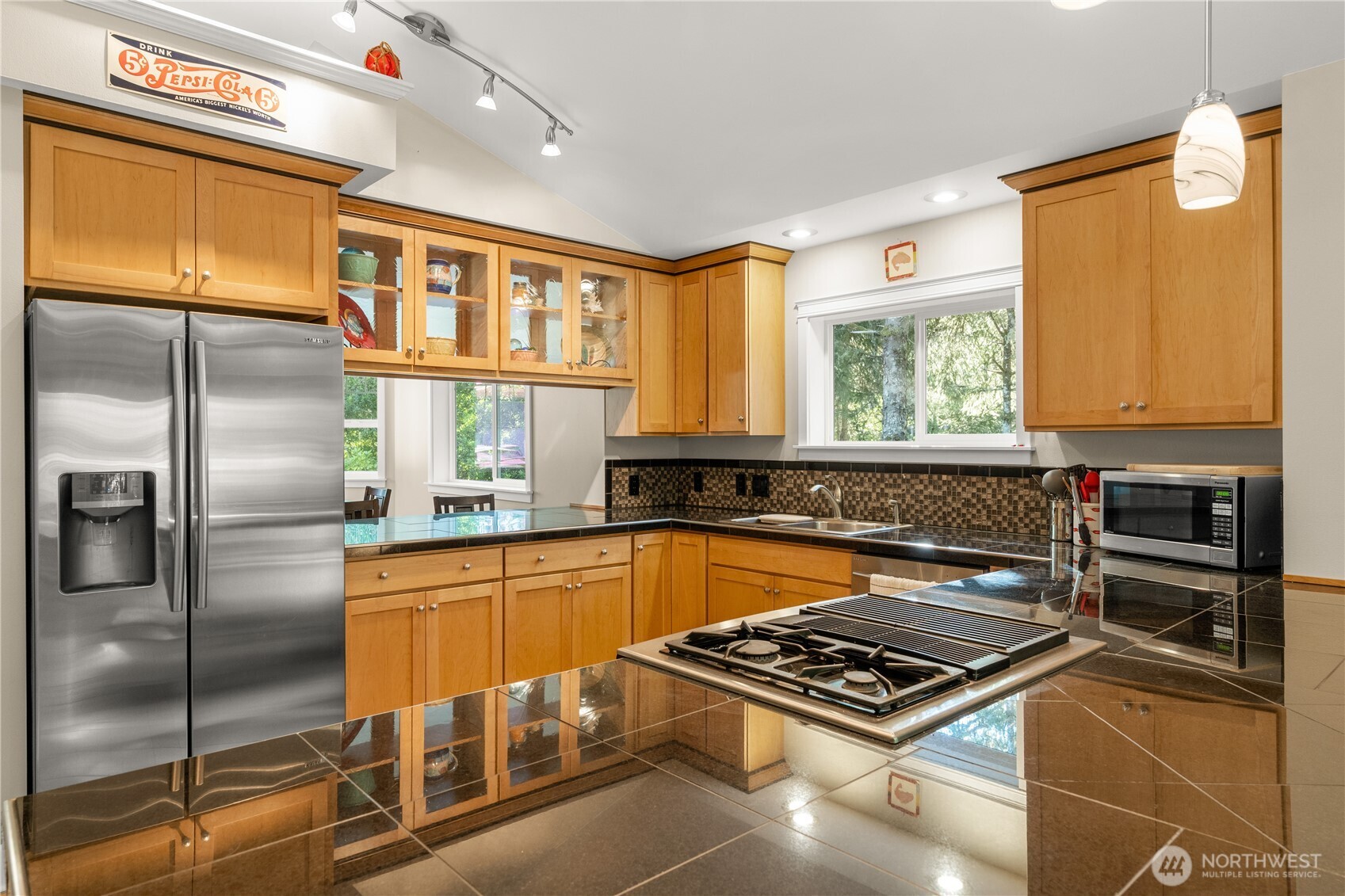 643 Woodland Loop Property Photo 8