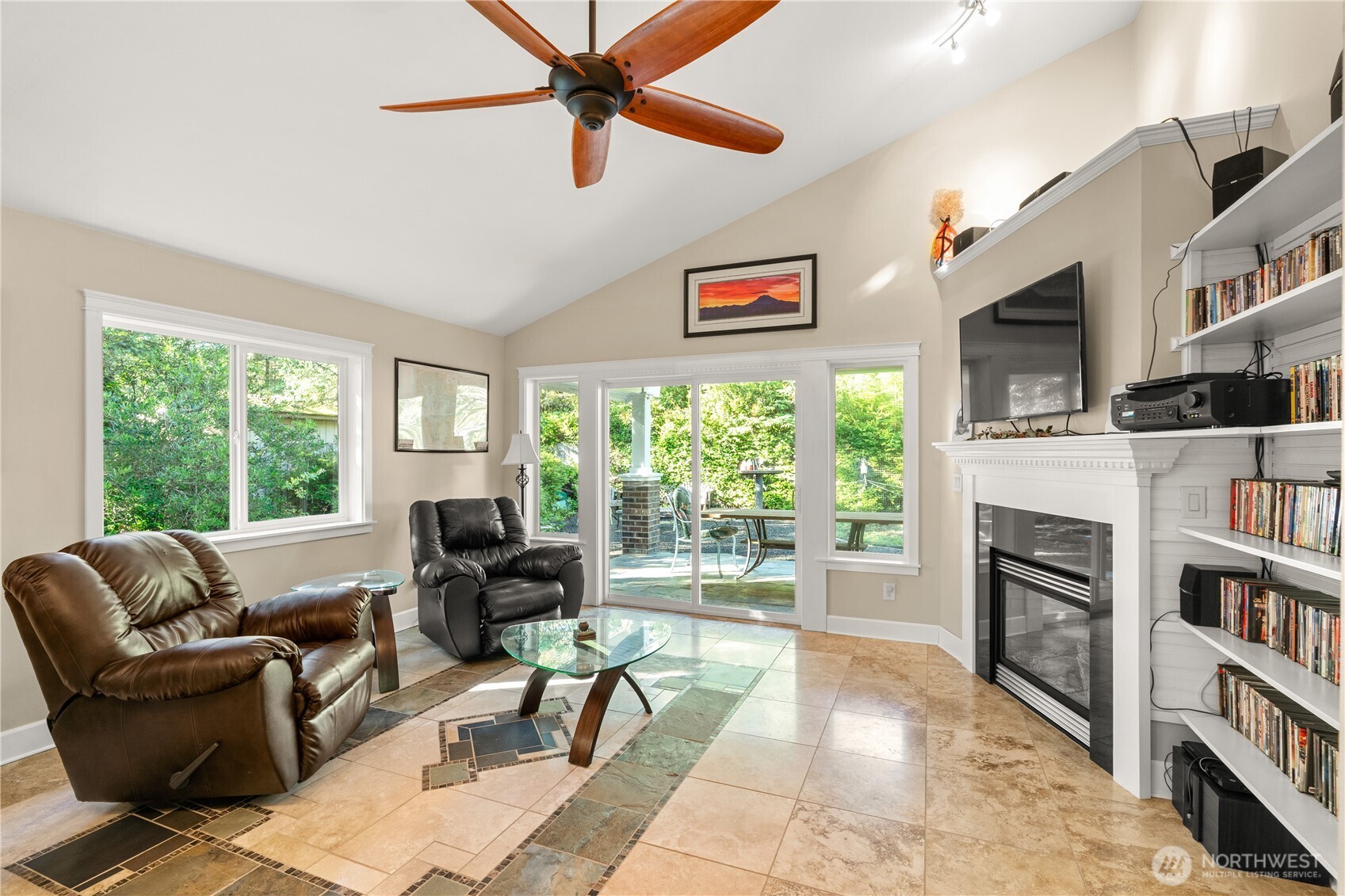 643 Woodland Loop Property Photo 9