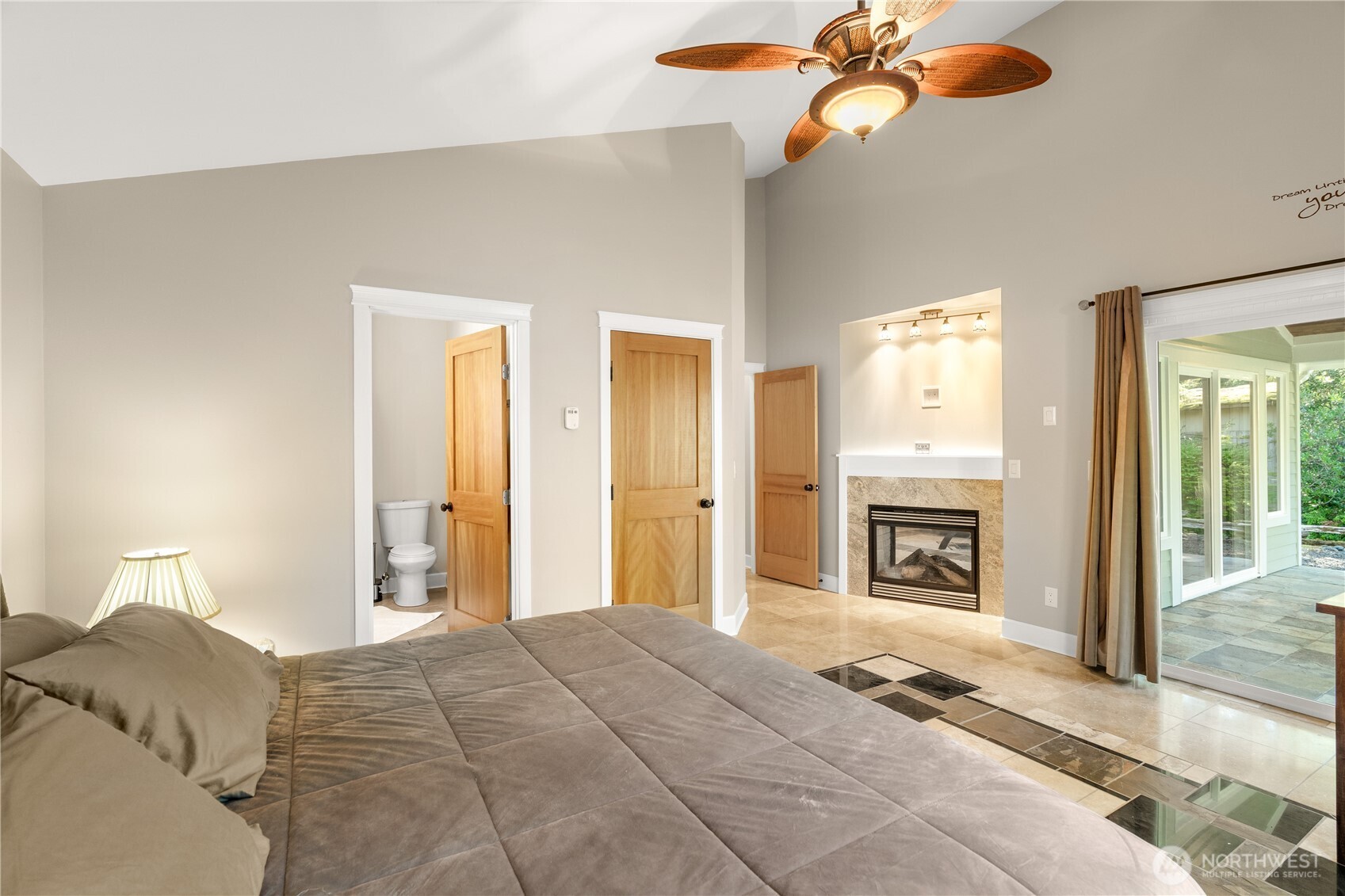 643 Woodland Loop Property Photo 16