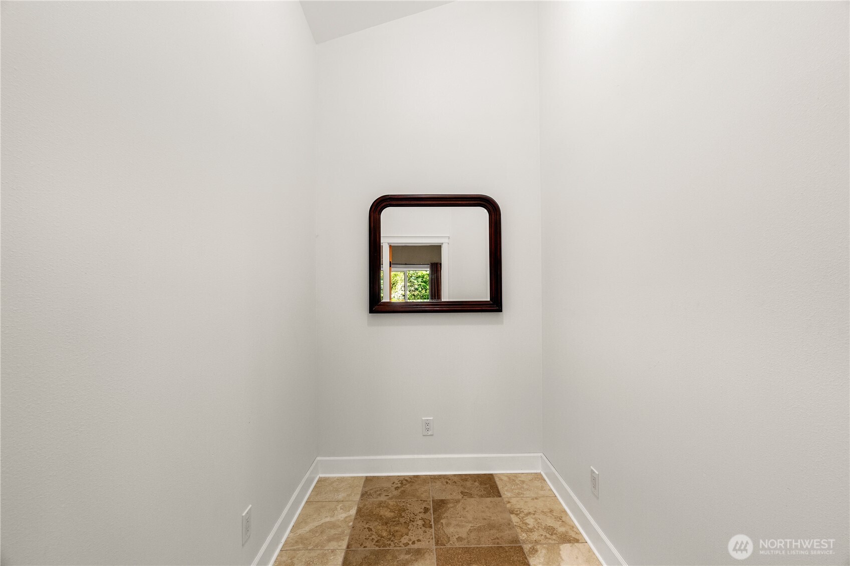 643 Woodland Loop Property Photo 19