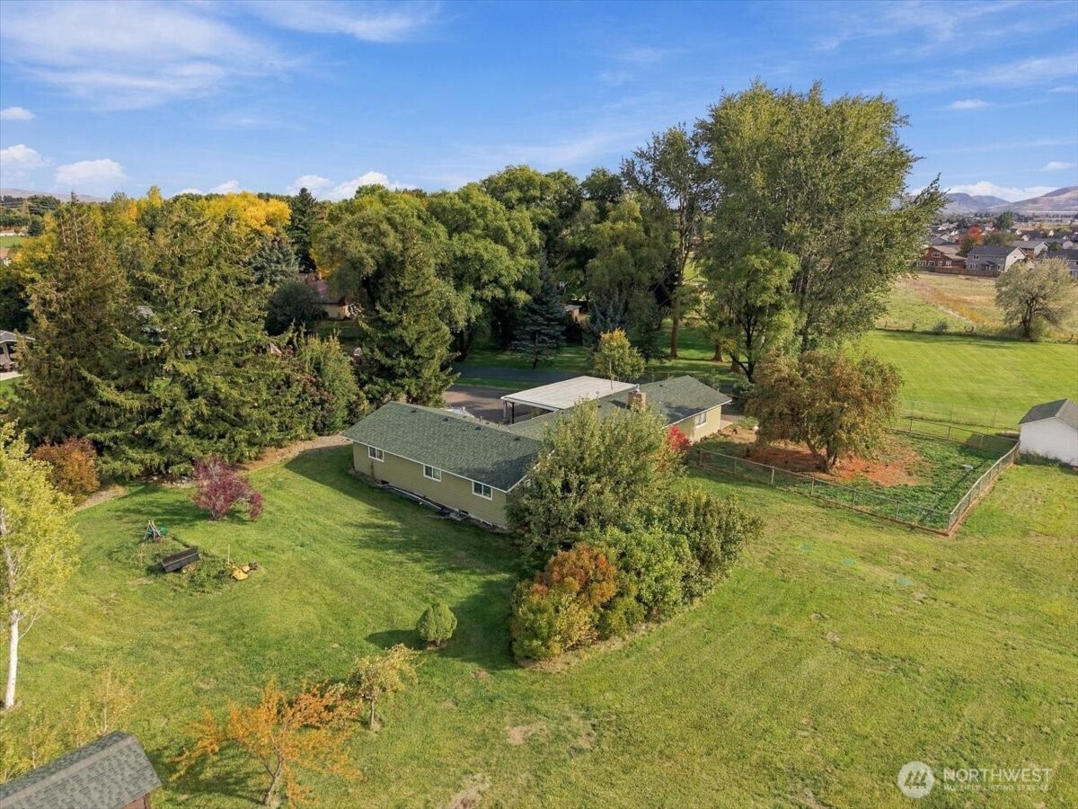 2104 W Dry Creek Road Property Photo 2